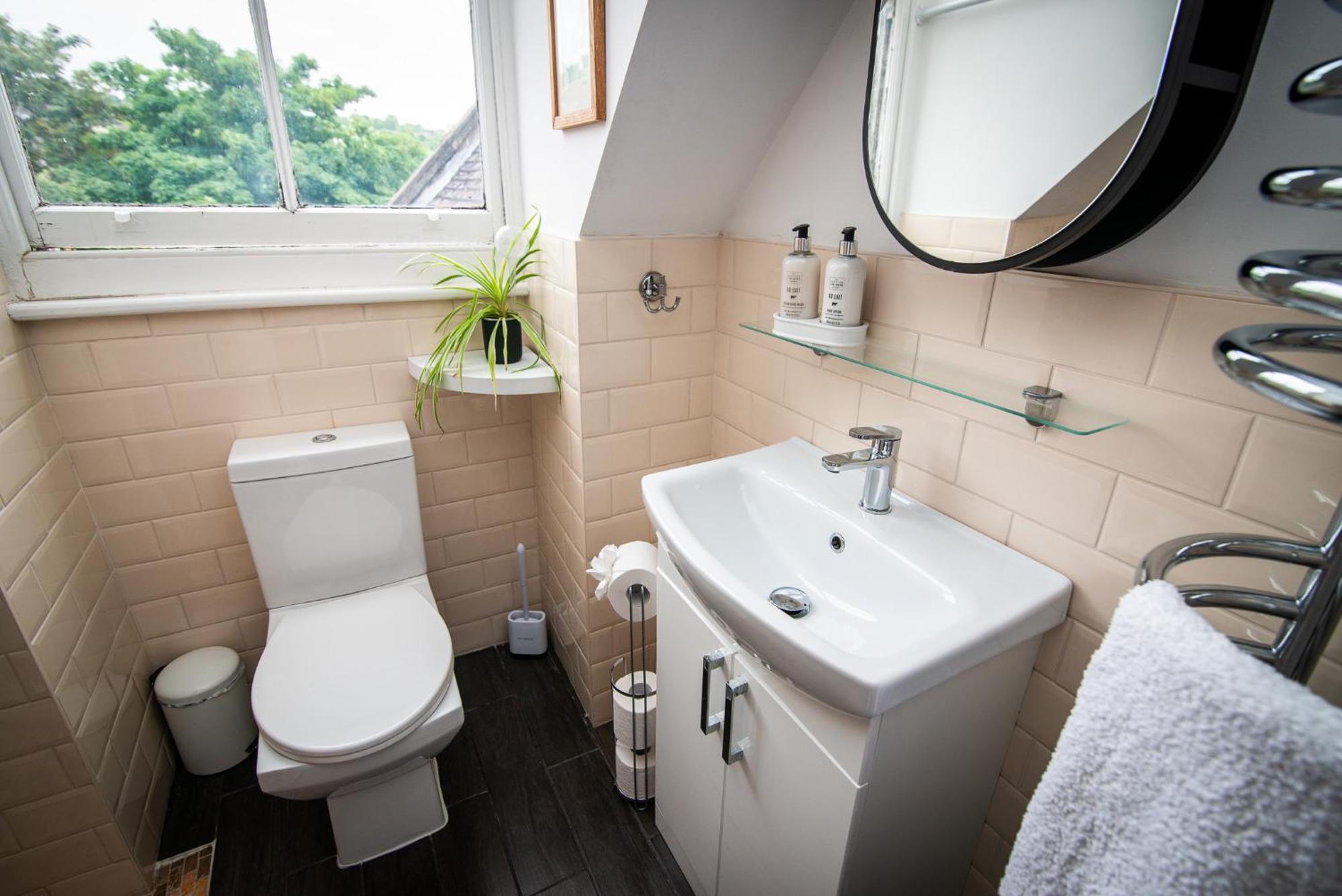 Spacious River View Retreat Near Peak District Matlock (Derbyshire) Extérieur photo