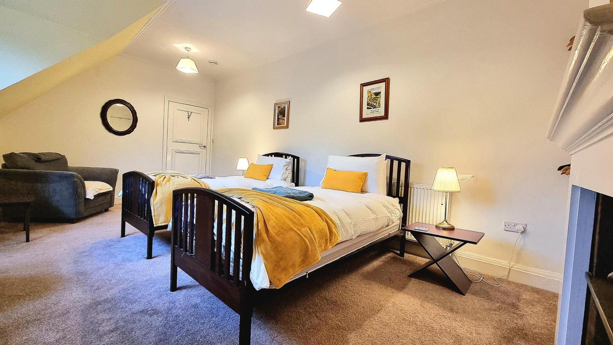 Spacious River View Retreat Near Peak District Matlock (Derbyshire) Extérieur photo
